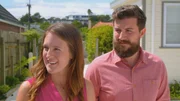 Dem Job wegen zieht eine junge Familie von Kanada in die coole Stadt Wellington nach Neuseeland - doch die Mutter ist besorgt, dass ihre beiden Zwillingstöchter ohne dem Rückhalt ihrer Familien in einem anderen Land aufwachsen müssen. Sie würde eine familienfreundliche Umgebung in der Nähe von Familie und Freunden einem hippen Wohnort vorziehen.