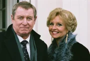 Barnaby (John Nettles) und eine Freundin aus jüngeren Jahren: Marion Bell (Liza Goddard).