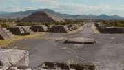 Die weltberühmte Sonnenpyramide in Teotihuacán ist eine der größten Pyramiden der Welt.