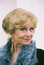 Barnabys Jugendfreundin Marion Bell (Liza Goddard) - immer noch eine Augenweide!
