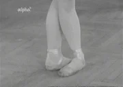 Ein Tag im Ballett der Bayerischen Staatsoper 1955: Mit den Füßen fängt es an.