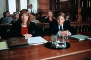 Als Jeremy (Shane Lyons), verteidigt von Gina Bernardo (Illeana Douglas), vor Gericht steht, nimmt der Fall eine überraschende Wendung ...