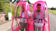Hubert und Matthias testen den "Walking Pod"