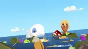 Zoom (l.) und Yann (r.) verstehen nicht, woher diese große Menge an Müll kommt, die plötzlich im Meer schwimmt.