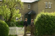 L-R: Sidney Chambers (James Norton) und Geordie Keating (Robson Green)