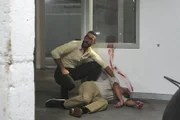 Special Agent Omar Adom 'OA' Zidan (Zeeko Zaki, l.)