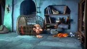 Mit vereinten Kräften setzen Schüchti und der als Gargamel verzauberte Papa Schlumpf den Kater Azrael außer Gefecht.