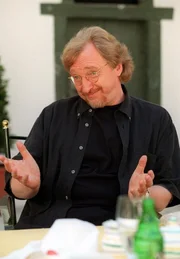 Felix von Manteuffel (Prof. Sebastian Latour).