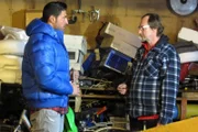 Experte Sükrü Pehlivan mit Lutz, der mit Leidenschaft Sperrmüll sammelt