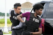 Special Agent Stuart Scola (John Boyd, l.); Special Agent Tiffany Wallace (Katherine Renee Kane, r.)