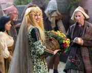 Katie Gill (Marian).