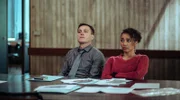 Dan Winters (Barney White) und Lisa Donckers (Emma Naomi) vermuten, dass Larry Buckland zu Unrecht verurteilt wurde.