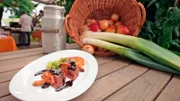 Die Interpretation von Spitzenkoch Ali Güngörmüs: Gegrillte Leber mit Ziebel-Balsamico-Chutney und Kartoffelrösti.