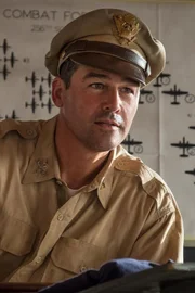 Colonel Cathcart (Kyle Chandler)