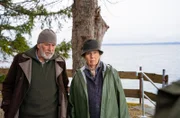 Auch Billie Käser (Doris Buchrucker, r.) und Horst Meiniger (Hermann Giefer, l.) scheinen mehr zu wissen, als sie zugeben wollen.