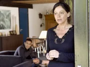 Nur schwer scheint Lene Brüggmann (Angela Roy) den Tod ihres Mannes zu verkraften. Tröstet sie sich mit dem jungen Automechaniker Ahmet Turgut (Erhan Emre)?