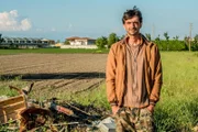 Bauer Giovanni (Luigi Credendino) wird von Gennaro Savastano eingeschüchtert.