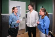 Nadine (Floriane Eichhorn, r.) ist betroffen, als Ronja (Theresa Traser) ihre Bewerbung zurückziehen will. In der Mitte Gunnar (Paul Cless)