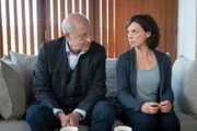 Georg Wilsberg (Leonard Lansink) und Frauke Weiß (Julia Brendler) geben sich als Paar aus, welches sich ihren lang ersehnten Kinderwunsch erfüllen will. Ihr wahres Ziel: Mehr über Social Freezing in der "Beste Hoffnung Kinderwunschklinik" und über die künstliche Befruchtung von Britta Manzke erfahren.