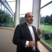 David Suchet (Hercule Poirot).
