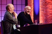 Rateteam-Kapitän Bernhard Hoëcker (l.) mit Schauspieler Jürgen Vogel (r.).