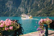 Bei einer idyllischen Schifffahrt kann man die Seele baumeln lassen.