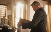 Captain Gregson (Aidan Quinn) zählt bei der Aufklärung eines Doppelmords auf die Unterstützung von Holmes und Watson, die am Tatort auch sofort einige Ungereimtheiten entdecken ...
