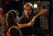 ARD DER DICKE II. Staffel (13 neue Folgen), Folge 16 "Gro§e PlSne", am Dienstag um 20.15 Uhr im Ersten. Yasmin (Burcu Dal, l.) trifft sich mit Rick (Matthias Schloo, r.) auf dem Gro§markt. Ob er etwas Yber die Ursachen fYr die Krankheit ihrer Mutter herausfinden kann?