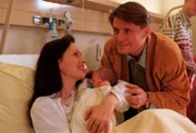 Evelyn Engleder (Nancy Schimek), Christian Spatzek (August Schimek).