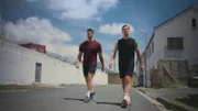 Martin (l.) und Felix laufen zur location