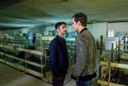 Elia Capaccio (Andrea de Maria, li.) und Enzos Vertrauter Valerio (Loris de Luna) geraten aneinander.