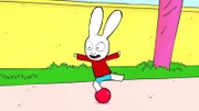 Beim Fußballspielen fühlt sich Simon schon vor Spielbeginn als sicherer Champion.