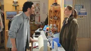 Als Bella (Alessia Mazzola) Elyas (Mehmet Daloğlu) bittet, seine Protestaktion zu beenden, eskaliert die Situation und die beiden geraten in einen heftigen Streit.