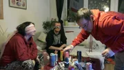 Maik (re.), Janett und Kai starten eine Energy-Challenge.