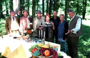 (v.li.): Klaus Uhlich (Anton), Erwin Ebenbauer (Franz), Werner Prinz (Werner), Gabi Schmoll (Gabi), Joachim Bissmeier (Albert), Gila von Weitershausen (Henriette), Klaus Wildbolz (Wenzel Hofer).
