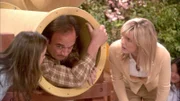 Vorne, v.li.: Dana (Kimberly Williams-Paisley), Jim (Jim Belushi), Cheryl (Courtney Thorne-Smith)
