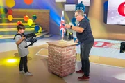 Kamerakind Salih filmt gekonnt die Sendung mit.