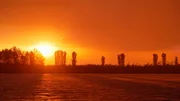 Auch stille Sonnenuntergänge gehören zum Leben an der Donau