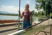 Ruderin Tabea Minichmayr, Europameisterin im Costal Beach-Sprint vom Ruderclub Möve am Wallersee, posiert für ein Foto während ServusTVs „Heimatleuchten – Meer Gefühl - Im Salzburger Land“ am Wallersee, Salzburg, Osterreich.