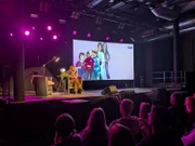 Angelina Boerger bei einem Auftritt in Mainz im Rahmen ihrer Tour "Willkommen im Neurodiversum!".