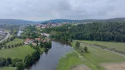 Nabburg thront auf einem Plateauberg über dem rechten Naabufer.