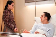 Leon (Joel Akgün) macht im Krankenhaus mit Lien (Nui Nguyen) Schluss.