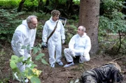 Paul Brix (Wolfram Koch, li.), Anna Janneke (Margarita Broich) und Pathologe Dr. Lorenz (Michael Stange).