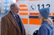 Ina Schultes (Isabell Gerschke) Vater Ewald (Jürgen Haug) kommt zu einer Untersuchung in die Sachsenklinik. Ina ist überrascht, als er plötzlich schon zwei Stunden eher an der Sachsenklinik wartet.