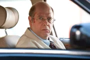 Edwin Adelson (Stephen Tobolowsky) ist auf der Flucht. Er wird von einer Bürgerinitiative angegriffen, die gegen Sexualstraftäter ankämpft. Wird er zu Recht verdächtigt?