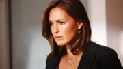 Benson (Mariska Hargitay) ist zunächst schockiert, als sie von dem Elternpaar erfährt, dass dessen leibliche Tochter ebenfalls verschleppt wurde und niemand sie seitdem gesehen habe.