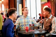 (v.li.): Marcus Scribner (Andre ‚Junior‘ Johnson jr.), Jeff Meacham (Josh), Deon Cole (Charlie Telphy).