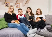 Familie Marty: Mutter Sandra mit ihren Kindern Dominik, Fiona, Kim und ihren Meerschweinchen