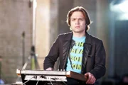 Bruno (Tim Sander) versucht nach Kräften, die Präsentation der Re-Fresh-Kollektion zu retten.
