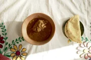 Carmens Suppe mit Schweinefleisch und Yerba Santa